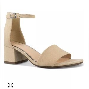 Sugar Noelle Low Dress Sandals Womens 8.5
M Silver nude Ankle Strap Shoes NWB